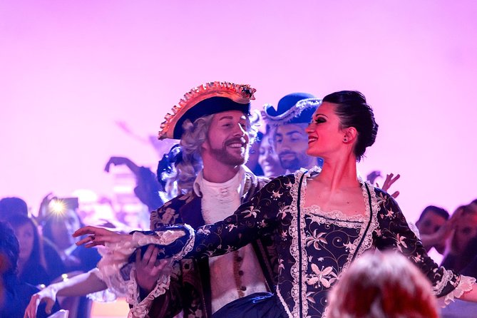 Avanspettacolo: Cabaret Dinner Show in Venice - How the Evening Unfolds: From Welcome Cocktail to Grand Finale