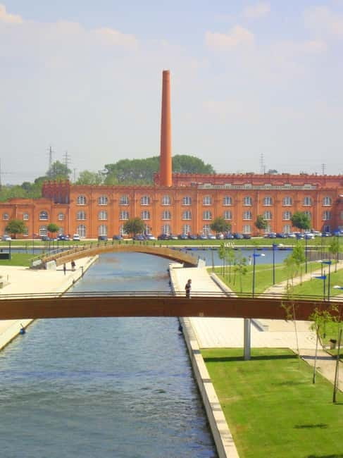 Aveiro Essential: Boat, Walking Tour, Sweets & Ribbons - Starting at Cais Aveiro no Coração, the Heart of the City