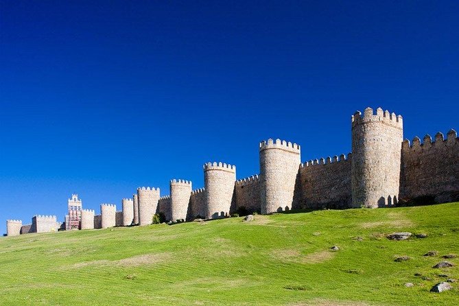 Avila and Segovia Full Day Tour from Madrid - Exploring Avila’s Iconic Cathedral