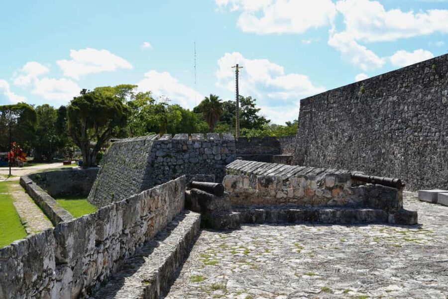 Bacalar: Lagoon, Pirate Canal, Stromatolite Day Trip w/Lunch - Navigating the Pirate Canal & Discovering Pirate Legends