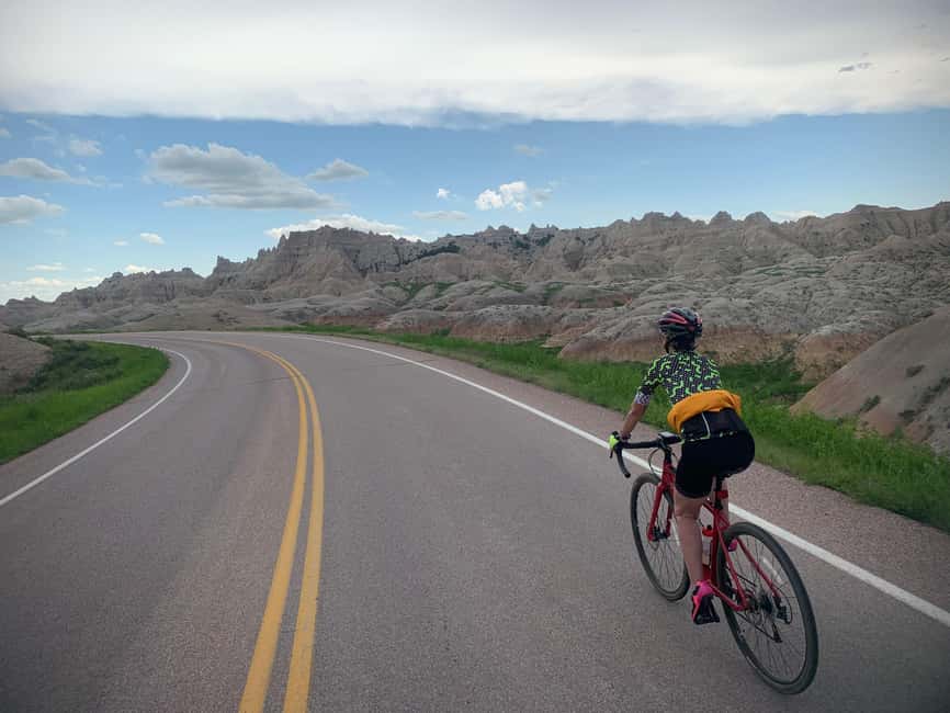 Badlands National Park: Private Bike/E-Bike Tour with Lunch - The Scenic Route Along Badlands Loop Road
