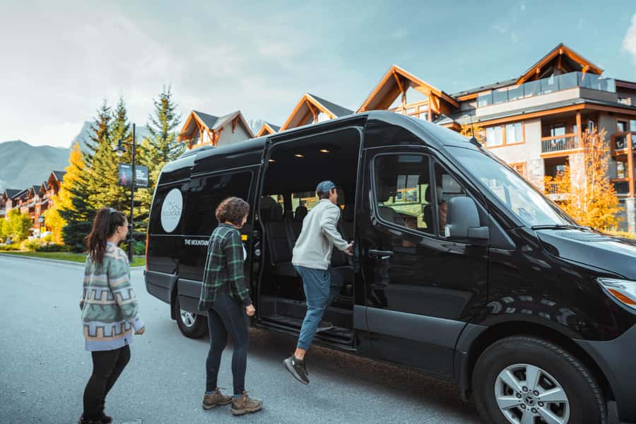 Banff/Camore: Lake Louise & Moraine Lake Private Tour - Pickup from Banff or Canmore Guides the Day