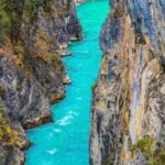 Banff, Lake Louise, Moraine ,Emerald & Johnston Canyon tour - Scenic Drive to Lake Louise and Capture Its Pristine Beauty