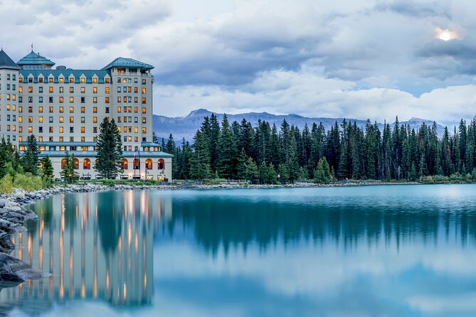Banff Private Lake Tour: Moraine, Louise, Peyto & Emerald - Exploring Moraine Lake and the Valley of the Ten Peaks