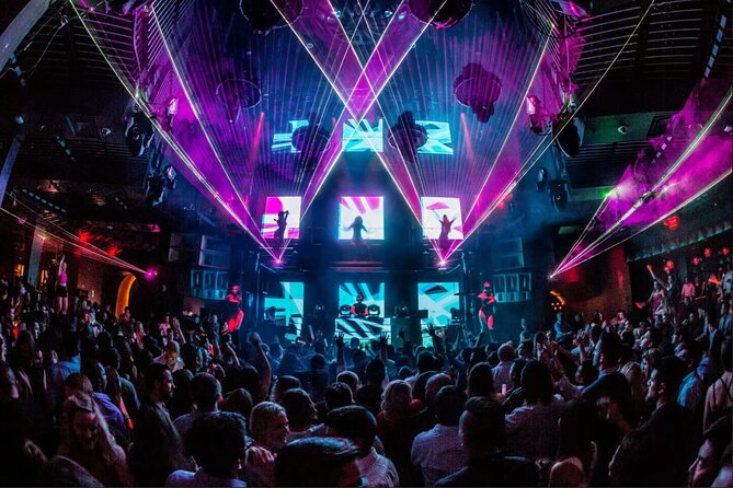 Bar Crawl Miami: 4 Venues 1 Night Including Drinks specials - No VIP Table Reservations Needed: Focus on Social Fun