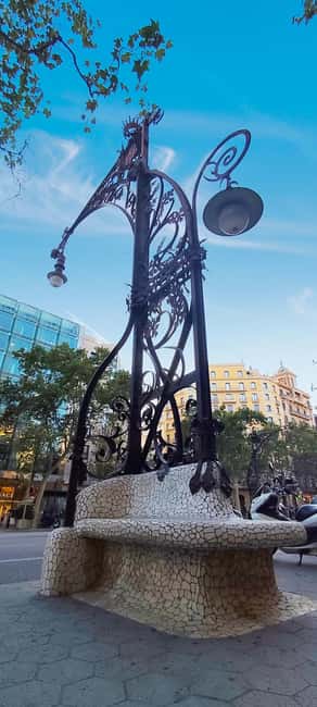 Barcelona: 3-Hour Best of the city Walking Tour & Surprise - Starting at Fanal Modernista in the Heart of the City