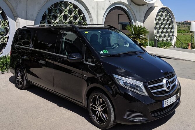 Barcelona airport transfer (From 1 to 7 passengers) - Seamless Pickup at Barcelona Airport