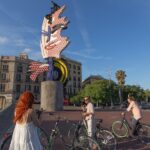 Barcelona Bike Tour: Your First Time Highlights with Locals - The Stops: Iconic Landmarks and Unique Neighborhoods