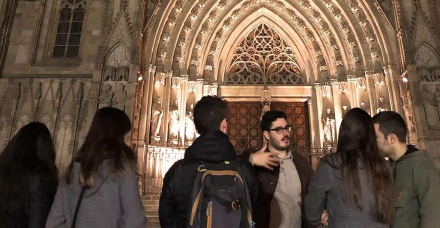 Barcelona: Gothic Quarter By Night Guided Walking Tour - Exploring the Gothic Quarter at Night
