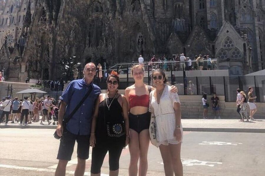 Barcelona: Gothic Quarter Walking Tour - Starting Point at Pl. dUrquinaona, 6