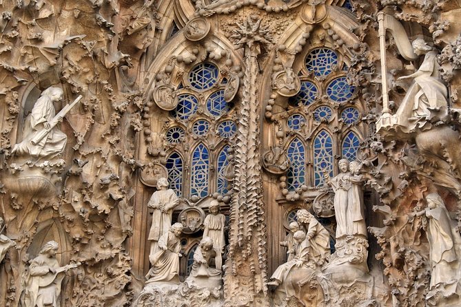 Barcelona Highlights Private Tour in a chauffeured Mercedes-Benz - Casa Batlló and Casa Milà: Iconic Modernist Exteriors