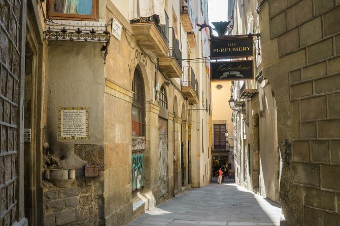 Barcelona Jewish & Gothic Tour - summer Deal Now on - Navigating the Gothic Quarter and Jewish Neighborhoods