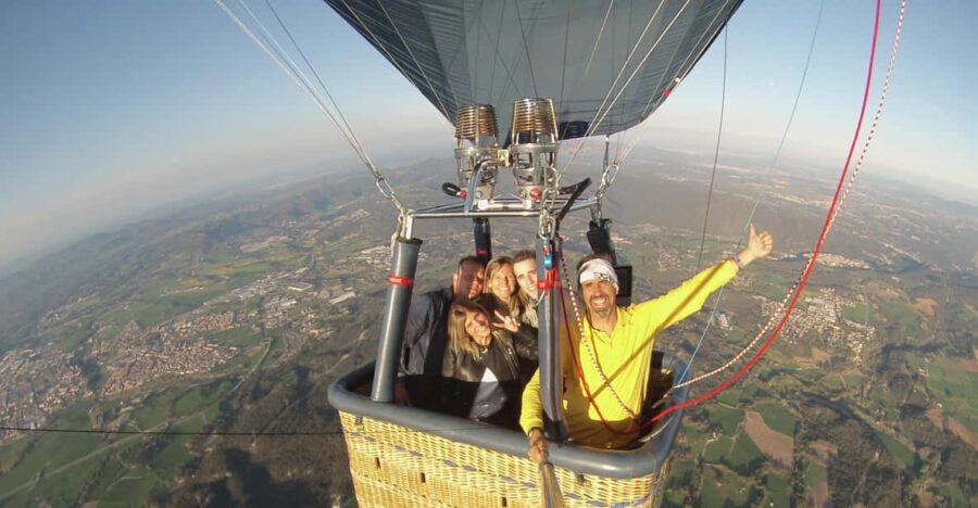 Barcelona L'Anoia: Balloon Flight shared Tour - Starting Point at Can Closa in Catalonia