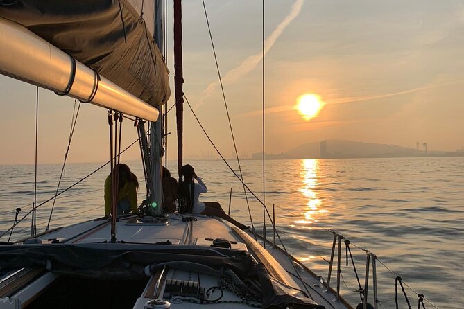Barcelona Private Sunset Sailing with Drinks - Sailing the Mediterranean: An Hour of Relaxation and Scenic Views