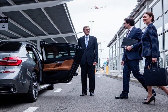 Barcelona Private transfer from Airport to Hotel / Cruise - The One-Hour Journey: Comfort and Convenience