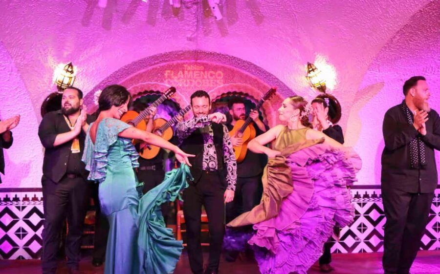 Barcelona: Tablao Flamenco Cordobes with Food/Drink Options - The Venue’s Architectural Charm and Décor