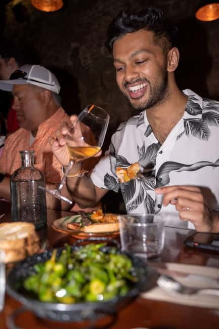 Barcelona: Tapas and Drinks Tour of Old Town - Exploring Barcelonas Gothic Quarter and Its Rich History