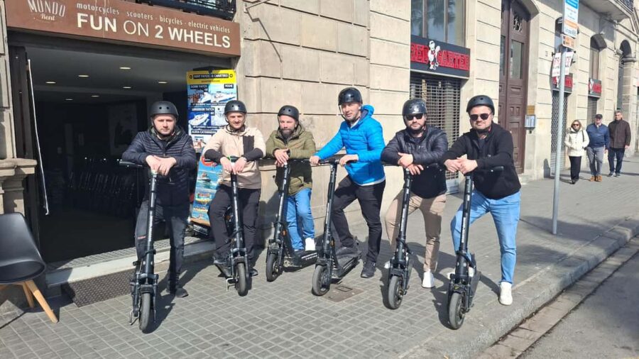 Barcelona: Tour history on scooters and e-bikes with discount cards - Starting Point: Convenient Pickup at Paseo Colon 17
