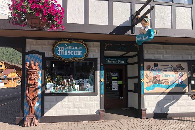 Beaches, Bites and Bavaria in Leavenworth: A Self-Guided Audio Tour - Exploring the Leavenworth Nutcracker Museum and München Haus