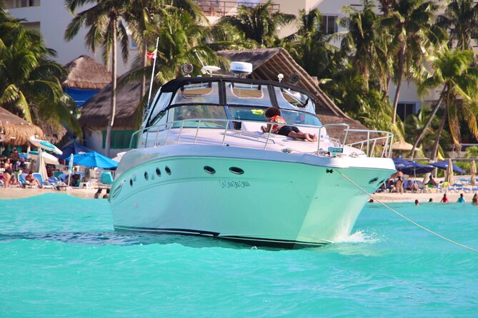 Beautiful Yacht SeaRay 48ft / 15PAX 25P16 - The 48-Foot Sea Ray Yacht: A Spacious and Stylish Vessel