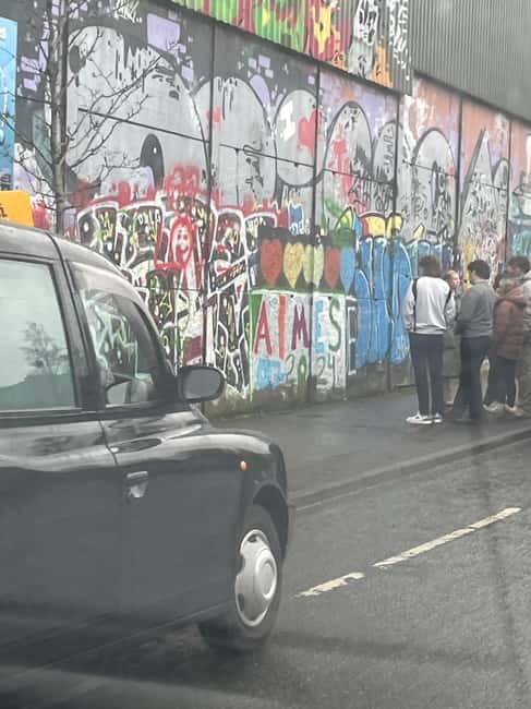 Belfast: Black Taxi Tour - Belfast’s Peace Walls and Murals: A Window Into the Past