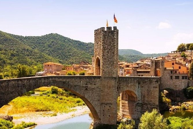 Besalu & 3 Medieval Towns Small Group Tour with Hotel Pick-Up - Castellfollit de la Roca: Village on a Basalt Cliff