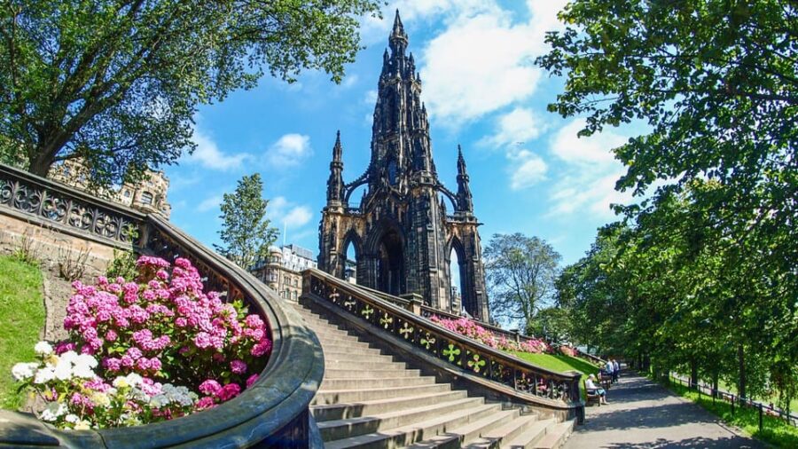 Best of Edinburgh: Private Walking Tour with a Local - Starting Point at Scott Monument in Princes Street Gardens