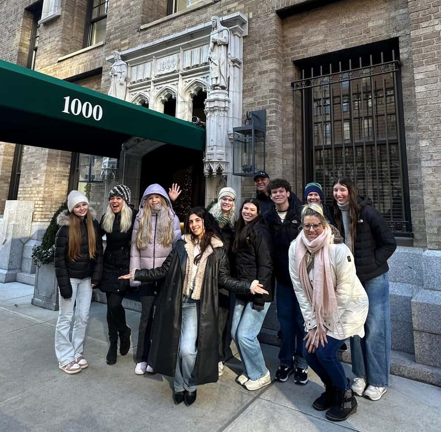 Best of NYC: Top-Rated Gossip Girl Tv Locations Bus Tour - Pickup Location and Tour Duration
