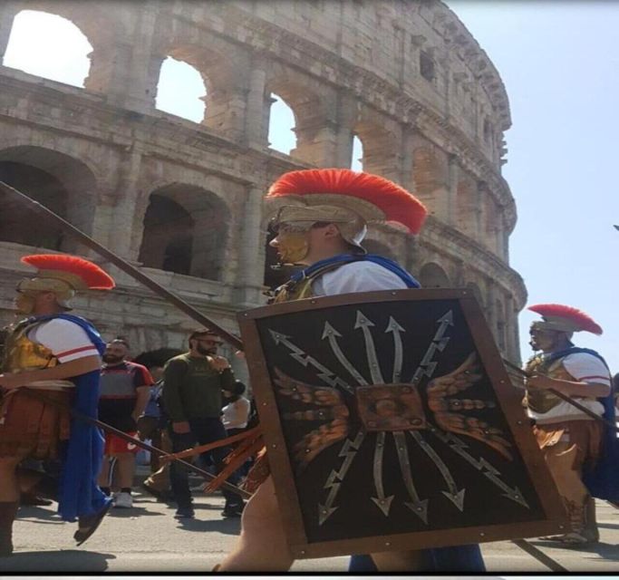 Best of Rome City Center Walking tour & Hop on Hop Off Bus - Exploring Rome’s Iconic Piazzas and Famous Fountains