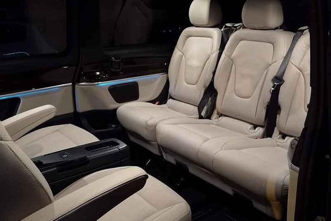Best Private Airports Transfers - Luxury Minivan Service - The Benefits of a Personalized Meet & Greet in Paris