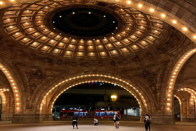 Black & Ghost Tour - Exploring the Senator John Heinz History Center