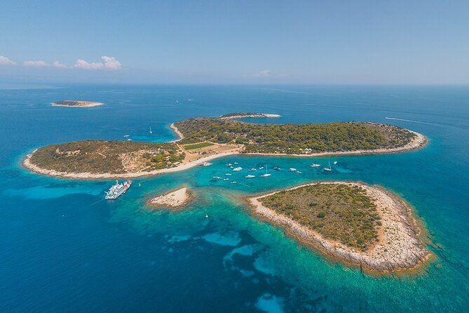 Blue cave & Hvar (5 Islands) private tour from Split or Trogir - Visiting Komiza: Old Croatian Charm on Vis Island