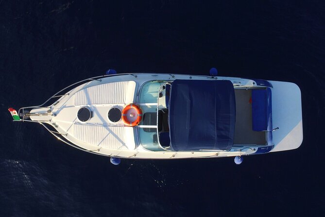 Boat excursions in the Bay of Taormina and Gardens on a private basis - The Queen Mary II: A Comfortable and Elegant Vessel