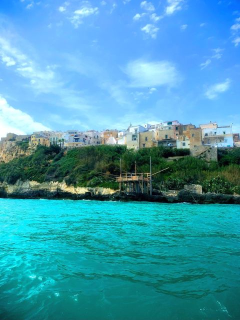 boat tour south coast and sea caves in vieste - Starting Point at Porto di Vieste’s Molo Sud