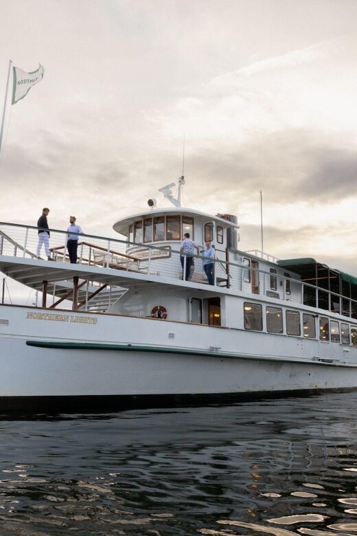 Boston: Cocoa and Carols Holiday Cruise - Sweeping Views of Boston’s Iconic Landmarks from the Water