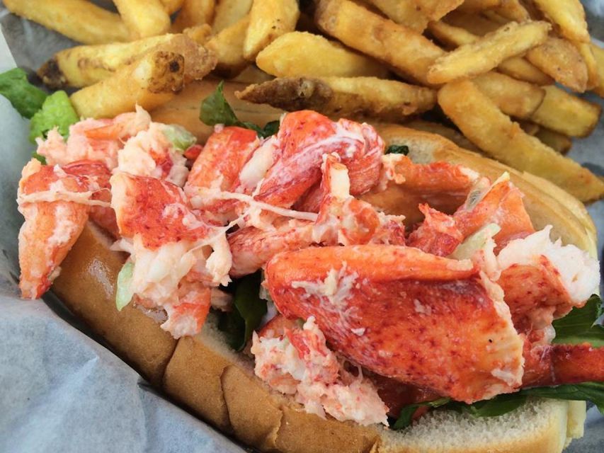 Boston: Iconic Food Tasting & History Tour - Downtown - Sampling Boston Baked Beans and Brown Bread at a Historic Venue