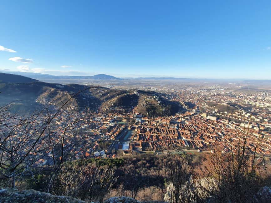 Brasov's Mountain Hike tour with Daisy - Starting Point at Livada Potei and Meeting the Guide