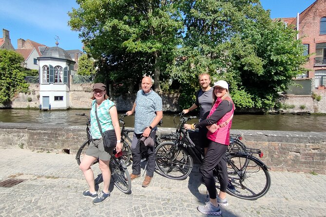 Bruges by bike with friends and family! - Discovering the Princely Beguinage Ten Wijngaarde