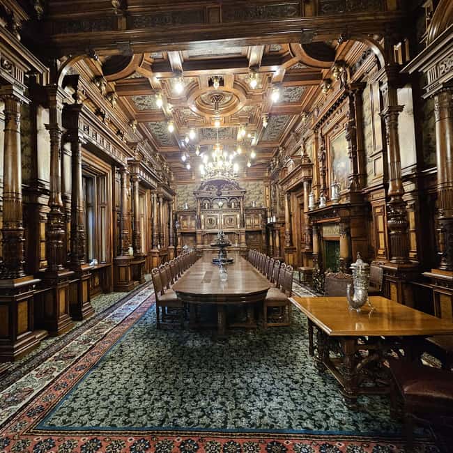 Bucharest: Peles & Dracula's Castle & Brasov Day Trip by VAN - Peles Castle: Architectural Beauty and Royal Heritage