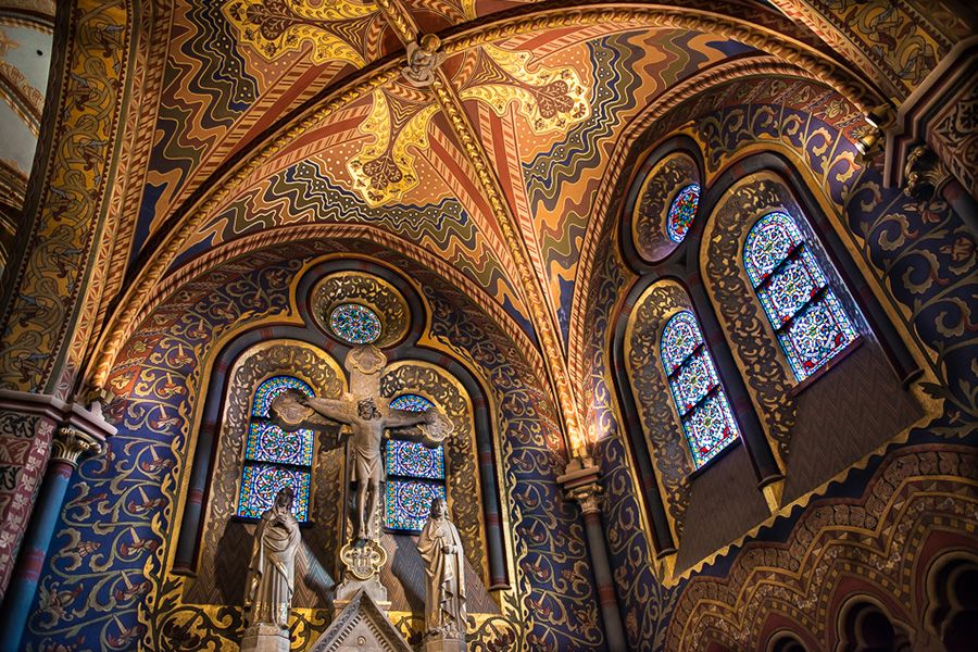 Buda Castle Walking Tour: A Kingdom of Many Nations - Matthias Church: A Roof of Colors and Sacred Art