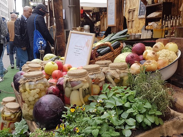 Budapest Foodie Tour - Visiting a Ruin Bar in the Jewish Quarter