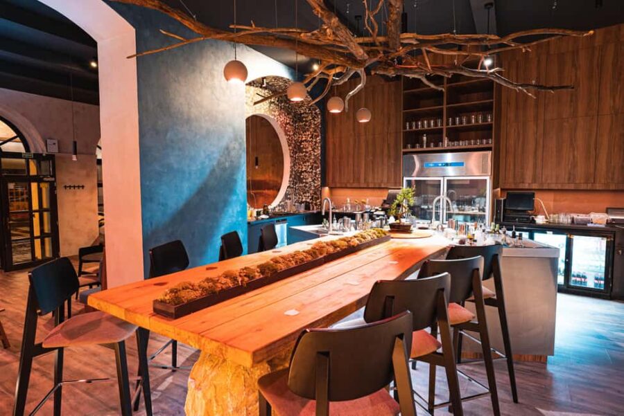 Budapest: Sustainable Cocktail Experience at Elysian Bar - The Setting: Elysian Bar and Its Elegant Atmosphere