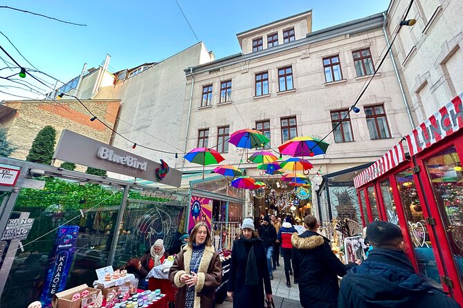 Budapest Urban Art - Street Art Tour with a Drink in a Ruin Bar - Exploring Budapest’s District 7 Murals and Street Art