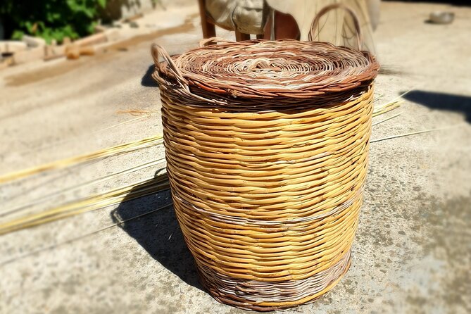 Build a typical Sardinian basket with your hands - Meeting Gabriele, the Sardinian Artisan