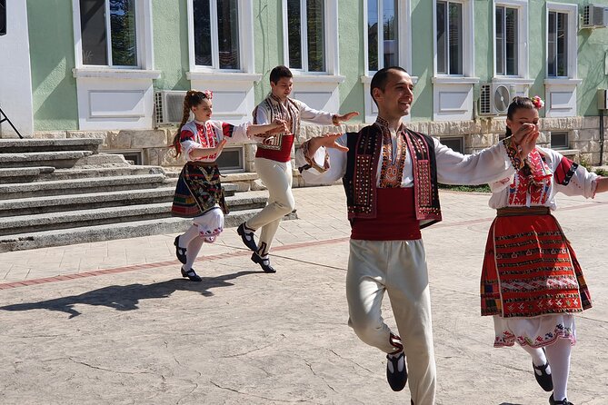 Bulgaria Day Trip - Private Tour from Bucharest - Veliko Tarnavo & Arbanasi - Crossing the Bulgarian Border and the Basarbovo Monastery