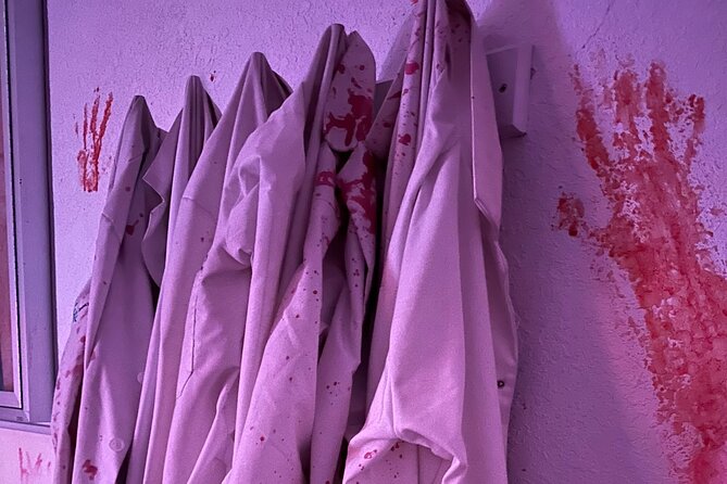 Bundle: 1-Hour Axe Throwing + Escape Room - What to Expect at the Miami Venue