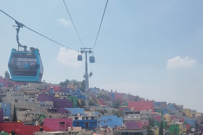 Cable car on a walking tour through iztapalapa - The Highlights of the Cablebús Ride in Iztapalapa