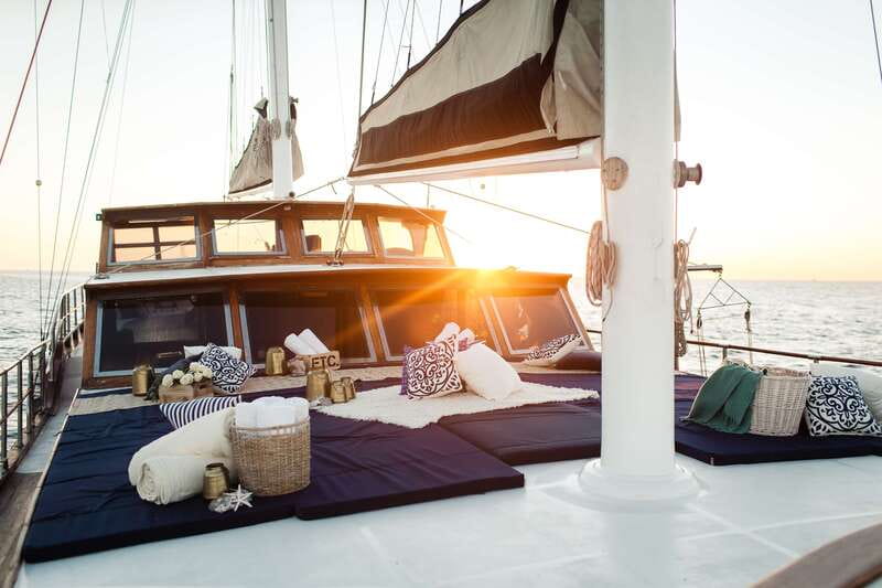 Cabo: Luxury Yacht Snorkel Cruise with Lunch and Open Bar - The Cruise on the Tu Enamorado: Comfort and Style