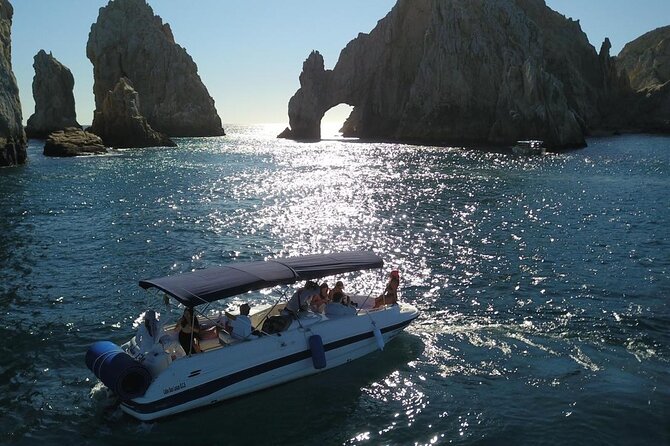 Cabo Private Yacht Tour: The Arch, Sea Lions & Scenic Beaches - Visiting The Arch of Cabo San Lucas