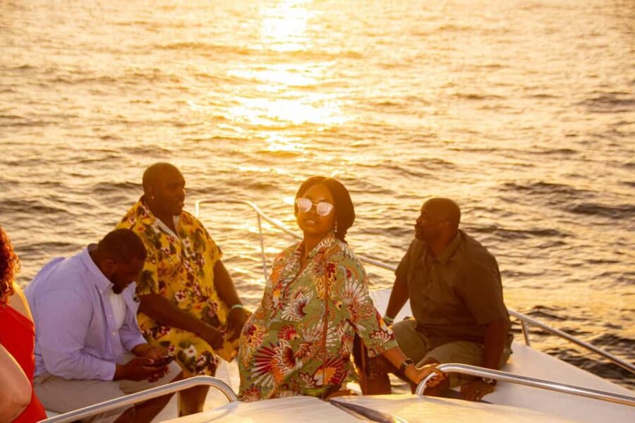Cabo San Lucas: Sunset Cruise Experience - Admiring the Iconic Cabo San Lucas Arch from the Water